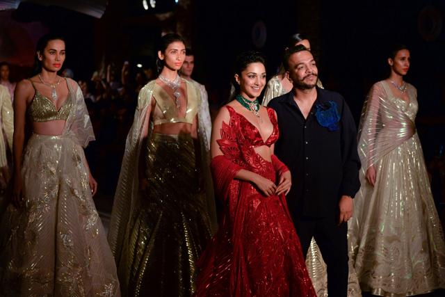 Amit Aggarwal poses with Bollywood actor Kiara Advani and other models. (AFP) Amit Aggarwal poses with Bollywood actor Kiara Advani and other models. (AFP)