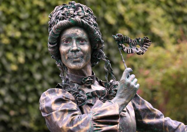 An artist called "Danseurs Baroques" takes part in the festival "Statues en Marche" in Marche-en-Famenne, Belgium, July 20, 2019. REUTERS/Yves Herman (REUTERS) An artist called "Danseurs Baroques" takes part in the festival "Statues en Marche" in Marche-en-Famenne, Belgium, July 20, 2019. REUTERS/Yves Herman (REUTERS)