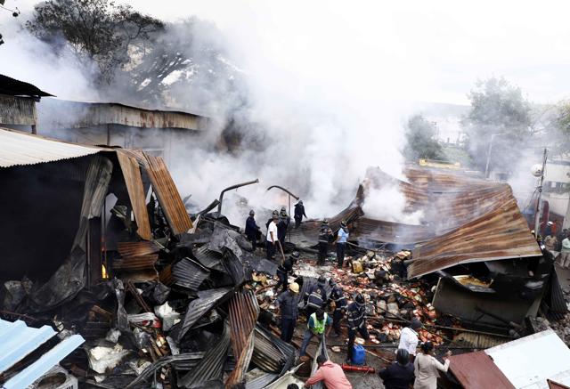 A godown caught fire at Dandekarnagar in Yeolewadi, Kondhwa at 6.30 am on Friday. (Rahul Raut/HT PHOTO)