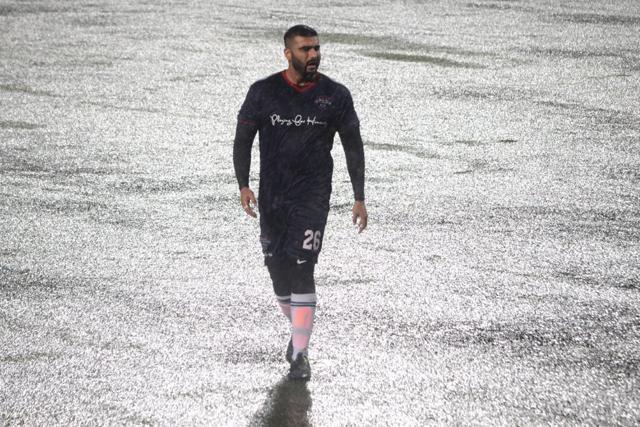 Arjun Kapoor gets drenched in rain during a special football match on Kargil Vijay Diwas. (Varinder Chawla) Arjun Kapoor gets drenched in rain during a special football match on Kargil Vijay Diwas. (Varinder Chawla)