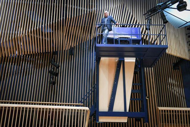 With a height of 4,70 meters, the piano is installed at a concert hall in Ventspils, Latvia. (AFP File Photo) With a height of 4,70 meters, the piano is installed at a concert hall in Ventspils, Latvia. (AFP File Photo)