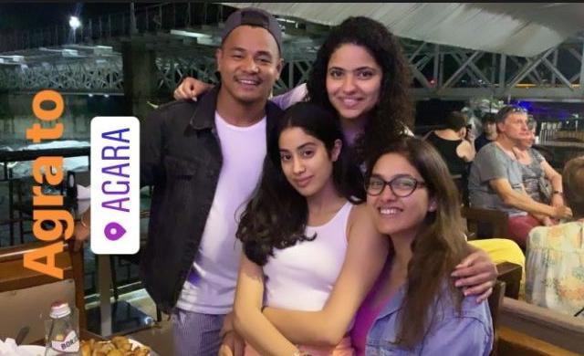 Janhvi Kapoor poses with her team. (Instagram Stories)
