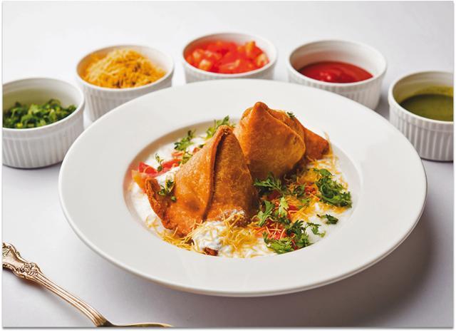 Dahi samosa with chutney and sev is famous in the city