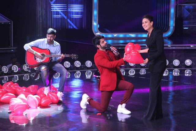Karan tries to flirt with Kareena Kapoor.