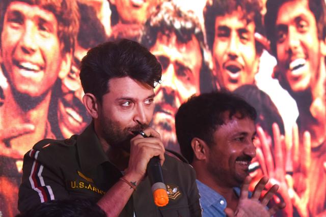 Hrithik Roshan during an interaction with fans and the media, accompanied by educationist and mathematician Anand Kumar who began the Super 30 programme, in Patna. (Parwaz Khan /HT PHOTO) Hrithik Roshan during an interaction with fans and the media, accompanied by educationist and mathematician Anand Kumar who began the Super 30 programme, in Patna. (Parwaz Khan /HT PHOTO)