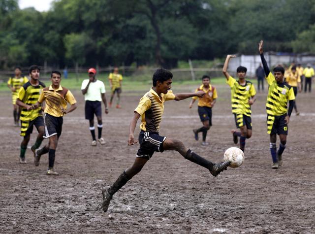 St Vincent’s High School beat The Bishop’s School, Camp at the SSPMS Ground on Saturday. (Rahul Raut/HT PHOTO) St Vincent’s High School beat The Bishop’s School, Camp at the SSPMS Ground on Saturday. (Rahul Raut/HT PHOTO)