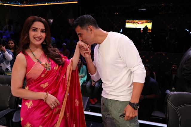 Akshay Kumar with television dance competition reality show Dance Deewane judge Madhuri Dixit, during the promotions of Mission Mangal. (IANS)