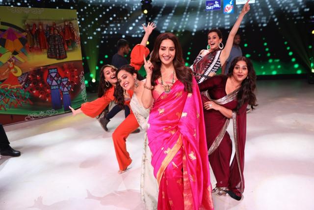 Actors Taapsee Pannu, Akshay Kumar, Vidya Balan and Sonakshi Sinha with television dance competition reality show 'Dance Deewane' judge Madhuri Dixit. (IANS)