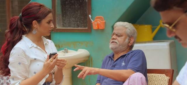Parineeti Chopra and Sanjai Mishra in a scene from Jabariya Jodi.
