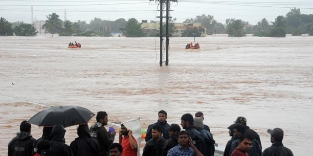 Rescue and relief work being carried out in flood-affected Kolhapur, Maharashtra, on Wednesday, August 7, 2019. (Anil Velhal / HT Photo ) Rescue and relief work being carried out in flood-affected Kolhapur, Maharashtra, on Wednesday, August 7, 2019. (Anil Velhal / HT Photo )