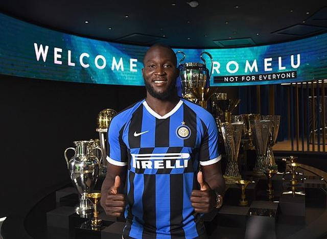 Romelu Lukaku poses after completing his transfer to Inter. (Inter Milan/ Twitter) Romelu Lukaku poses after completing his transfer to Inter. (Inter Milan/ Twitter)