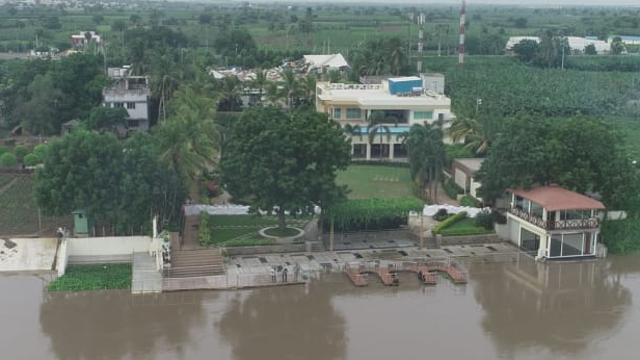 Former CM Chandrababu Naidu’s home on the banks of Krishna in Amaravati faced a threat due to rise in water level on Wednesday, August 14, 2019. (HT Photo ) Former CM Chandrababu Naidu’s home on the banks of Krishna in Amaravati faced a threat due to rise in water level on Wednesday, August 14, 2019. (HT Photo )