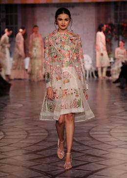 As fashion and décor go hand-in-hand, you can get some inspo from this floral embroidered dress with a trench on top by designer Rahul Mishra. As fashion and décor go hand-in-hand, you can get some inspo from this floral embroidered dress with a trench on top by designer Rahul Mishra.