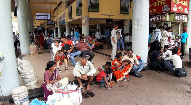 The situation at Pune railway station ST stand is a little better. However, as the metal benches are less in number with many of them broken, most of the passengers at this bus stand were seen sitting on the ground , while they waited for their bus. (Rahul Raut/HT PHOTO)