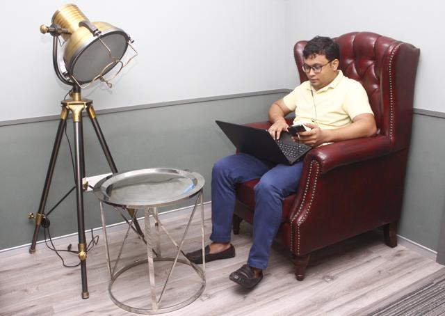 The spaces on offer include a mix of private offices/ cubicles, fixed or flexible seats, and even full-scale customised centres for specific clients. (Yogendra Kumar/HT PHOTO) The spaces on offer include a mix of private offices/ cubicles, fixed or flexible seats, and even full-scale customised centres for specific clients. (Yogendra Kumar/HT PHOTO)