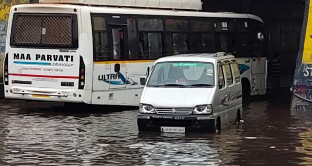 Jamshedpur recorded season’s highest 146mm rainfall from 8.30am on Saturday to 8.30am on Sunday. (Manoj Kumar / HT Photo ) Jamshedpur recorded season’s highest 146mm rainfall from 8.30am on Saturday to 8.30am on Sunday. (Manoj Kumar / HT Photo )