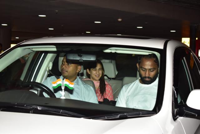 Sara Ali Khan spotted at the airport. (Varinder Chawla) Sara Ali Khan spotted at the airport. (Varinder Chawla)