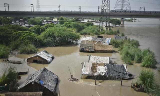 A view of the submerged temporary houses after Yamuna river water level rose, near Kashmere Gate ISBT, in New Delhi, on Wednesday, August 21, 2019. (Raj K Raj/HT PHOTO) A view of the submerged temporary houses after Yamuna river water level rose, near Kashmere Gate ISBT, in New Delhi, on Wednesday, August 21, 2019. (Raj K Raj/HT PHOTO)
