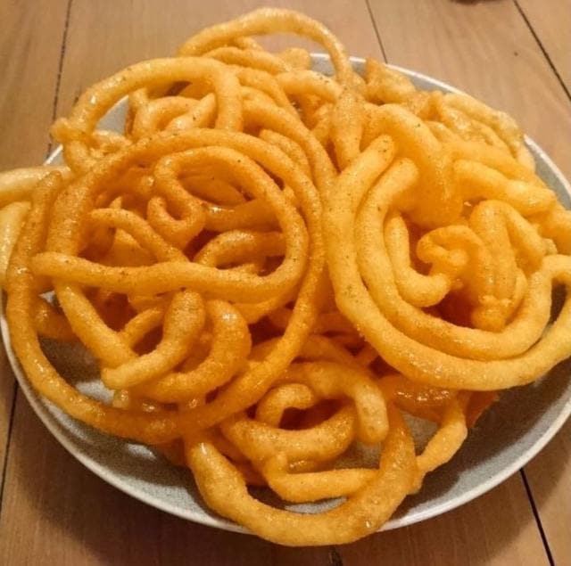 Look familiar? That’s the zalabia, a popular Lebanese sweet made of fried fermented dough. Like its descendant, the jalebi, it is crisp, sweet and sinfully good. (talesofjewishsudan.com) Look familiar? That’s the zalabia, a popular Lebanese sweet made of fried fermented dough. Like its descendant, the jalebi, it is crisp, sweet and sinfully good. (talesofjewishsudan.com)