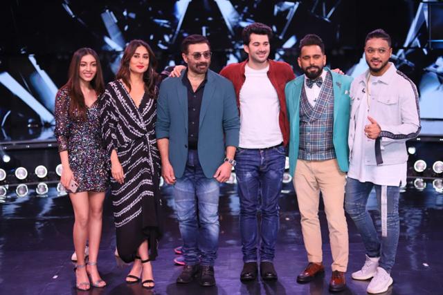 Pal Pal Dil Ke Paas team joins Kareena Kapoor on Dance India Dance. (Varinder Chawla) Pal Pal Dil Ke Paas team joins Kareena Kapoor on Dance India Dance. (Varinder Chawla)