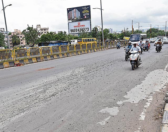 The spot opposite Savitribai Phule Park near Jagtap dairy where Dr Aishwariya Gargatte met with a fatal accident on Monday. (HT/PHOTO)