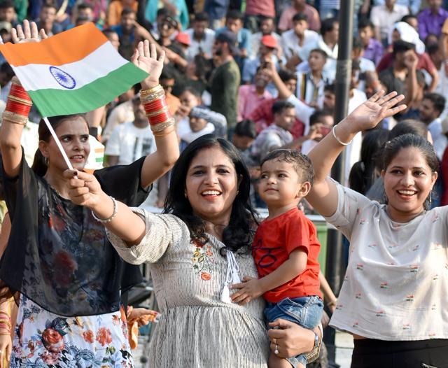 Visitors take a part in the Beating Retreat ceremony at Wagah Border near Amritsar. (Sameer Sehgal / HT Photo ) Visitors take a part in the Beating Retreat ceremony at Wagah Border near Amritsar. (Sameer Sehgal / HT Photo )