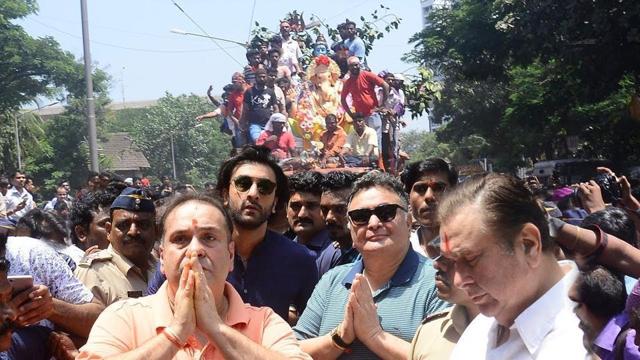 A throwback picture of Rajeev Kapoor, Ranbir Kapoor and Rishi Kapoor from their Ganpati celebrations. (Instagram)