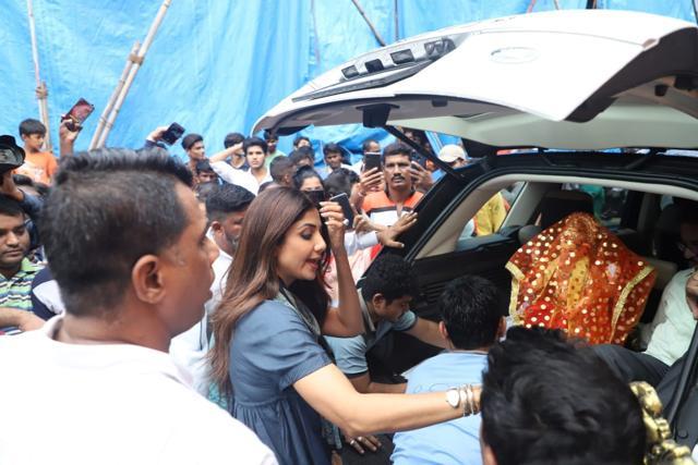 Shilpa gets her Ganpati home. (Varinder Chawla) Shilpa gets her Ganpati home. (Varinder Chawla)