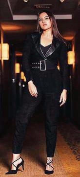 Sonakshi Sinha offsets her Jitroise ensemble with a pair of strappy heels Sonakshi Sinha offsets her Jitroise ensemble with a pair of strappy heels