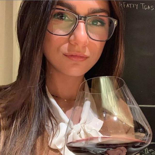 Meiya Kalif Xxx - Mia Khalifa on life after leaving porn industry: 'I feel like people can  see through my clothes, it brings me deep shame' - Hindustan Times
