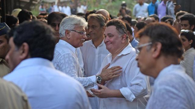 Rishi Kapoor at Vinod Khanna’s funeral. Rishi Kapoor at Vinod Khanna’s funeral.