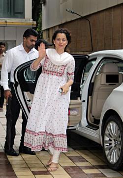 Kangana arrives to attend her dance class in Mumbai on Tuesday. She is learning Bharatnatyam for Jayalalithaa’s biopic. (ANI) Kangana arrives to attend her dance class in Mumbai on Tuesday. She is learning Bharatnatyam for Jayalalithaa’s biopic. (ANI)