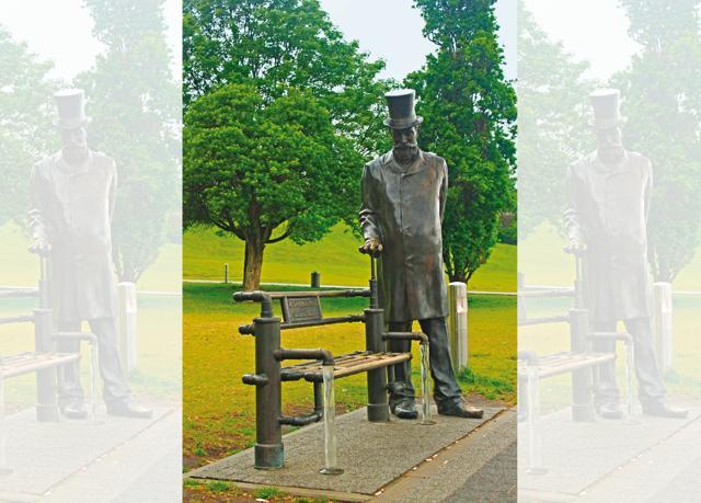 Statue of William Heerlein Lindley, the British engineer responsible for the 19th century Warsaw Waterworks Statue of William Heerlein Lindley, the British engineer responsible for the 19th century Warsaw Waterworks