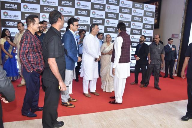 Amitabh Bachchan greeting Suresh Oberoi and his family. Amitabh Bachchan greeting Suresh Oberoi and his family.