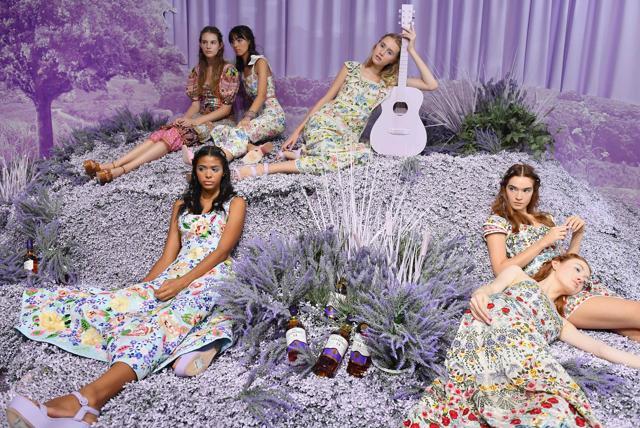 TOPSHOT - Models pose during the alice + olivia by Stacey Bendet Spring 2020 Fashion Presentation at Root Studio during New York Fashion Week: The Shows on September 9, 2019 in New York City. (Photo by Angela Weiss / AFP) (AFP)