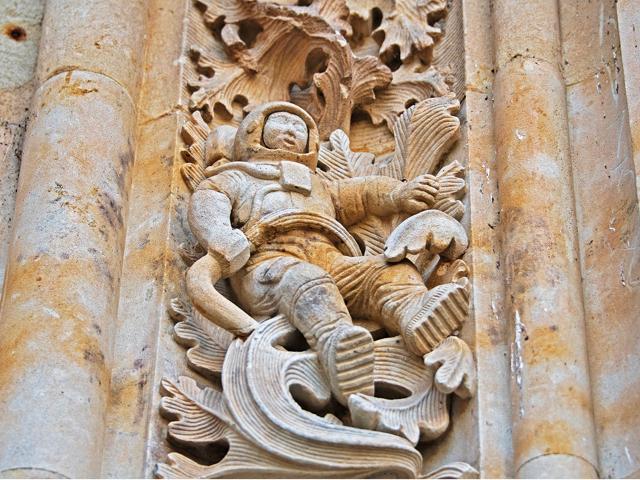 The astronaut that was added to the facade of a Gothic church in Salamanca (Saubhadra Chatterji) The astronaut that was added to the facade of a Gothic church in Salamanca (Saubhadra Chatterji)