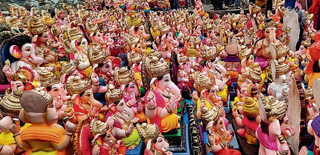 Many idols were donated at a programme organised at Chinchwad ghat on Thursday. (HT/PHOTO)