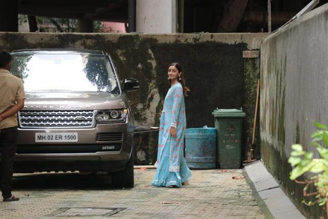 Alia Bhatt spotted in Juhu. (Varinder Chawla)