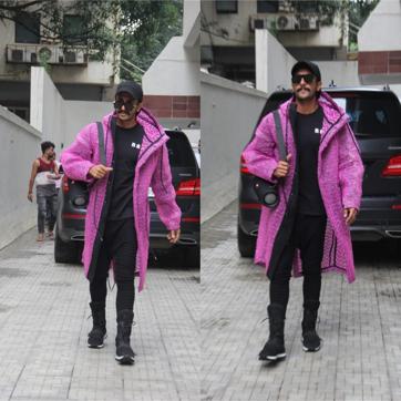 Ranveer Singh greets the paparazzi. (Varinder Chawla)