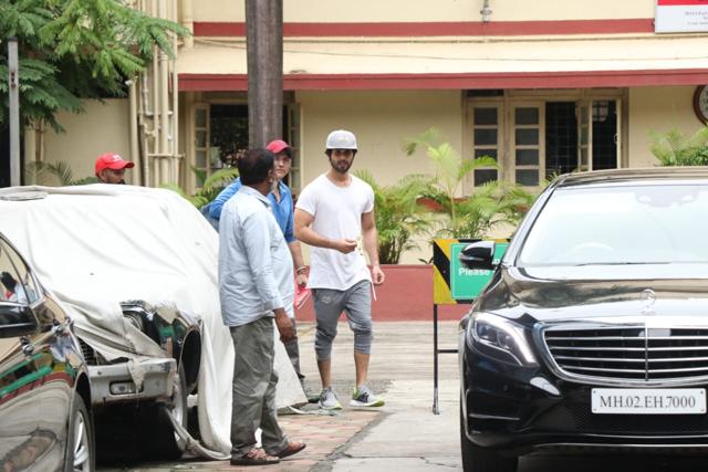 Shahid Kapoor at gym. (Varinder Chawla) Shahid Kapoor at gym. (Varinder Chawla)