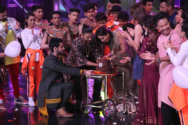 Kareena Kapoor cuts a birthday cake on the sets of Dance India Dance.