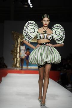 Model Kaia Gerber wears a creation as part of the Moschino Spring-Summer 2020 collection, unveiled during the fashion week, in Milan, Italy, Thursday, Sept. 19, 2019. (AP Photo/Luca Bruno) (AP) Model Kaia Gerber wears a creation as part of the Moschino Spring-Summer 2020 collection, unveiled during the fashion week, in Milan, Italy, Thursday, Sept. 19, 2019. (AP Photo/Luca Bruno) (AP)