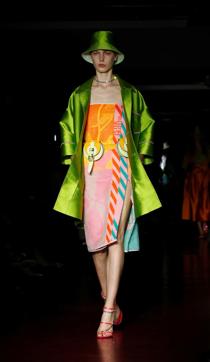 A model presents a creation from the Peter Pilotto Spring/Summer 2020 collection during fashion week in Milan, Italy, September 18, 2019. REUTERS/Alessandro Garofalo (REUTERS) A model presents a creation from the Peter Pilotto Spring/Summer 2020 collection during fashion week in Milan, Italy, September 18, 2019. REUTERS/Alessandro Garofalo (REUTERS)