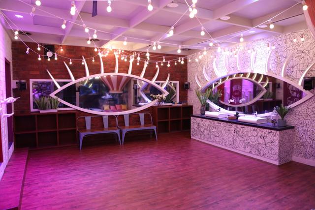 The Bigg Boss 13 bathroom is big enough to be turned into a gossip area.