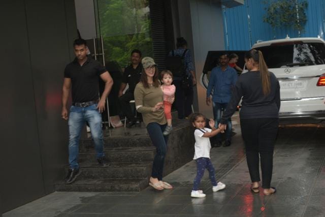 Sunny Leone seen at Juhu in Mumbai on Sep 19. (IANS) Sunny Leone seen at Juhu in Mumbai on Sep 19. (IANS)