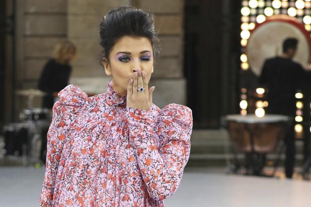 Actress Aishwarya Rai blows a kiss during the fashion week, in Paris. (Vianney Le Caer/Invision/AP) Actress Aishwarya Rai blows a kiss during the fashion week, in Paris. (Vianney Le Caer/Invision/AP)