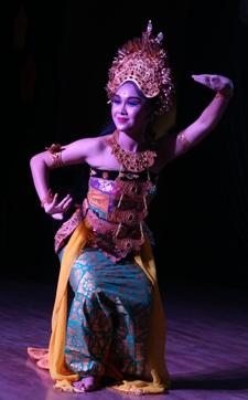 Artiste from Bali performing at the peace festival in Chandigarh on Monday. (HT Photo) Artiste from Bali performing at the peace festival in Chandigarh on Monday. (HT Photo)