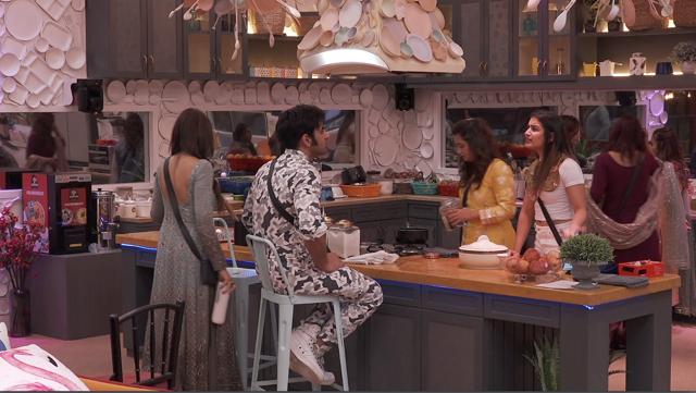 Bigg Boss 13 contestants engage in a war of words in the kitchen. Bigg Boss 13 contestants engage in a war of words in the kitchen.