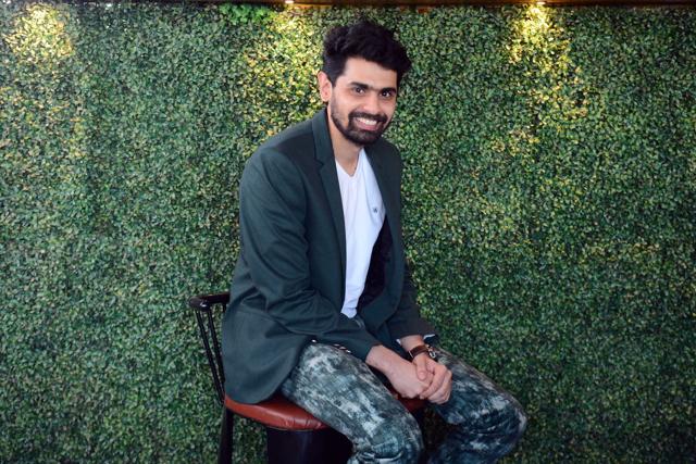 Aroh Welankar, poses for a picture at Space Bar, Koregaon Park in Pune, India (Shankar Narayan/HT PHOTO) Aroh Welankar, poses for a picture at Space Bar, Koregaon Park in Pune, India (Shankar Narayan/HT PHOTO)