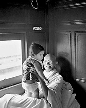 Mahatma Gandhi enjoys a train ride with a child, 1941. (NITIN SHASTRI/HT PHOTO)